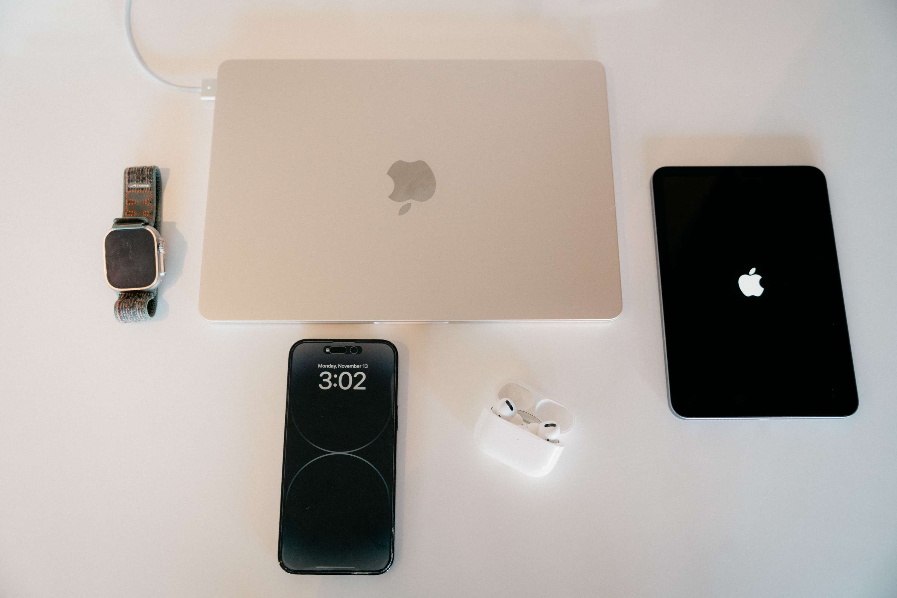 Apple - 軽井沢Hale Oiwake様833MacBook13Office Win10付 Apple Park Visitor Center - Apple Store - Apple